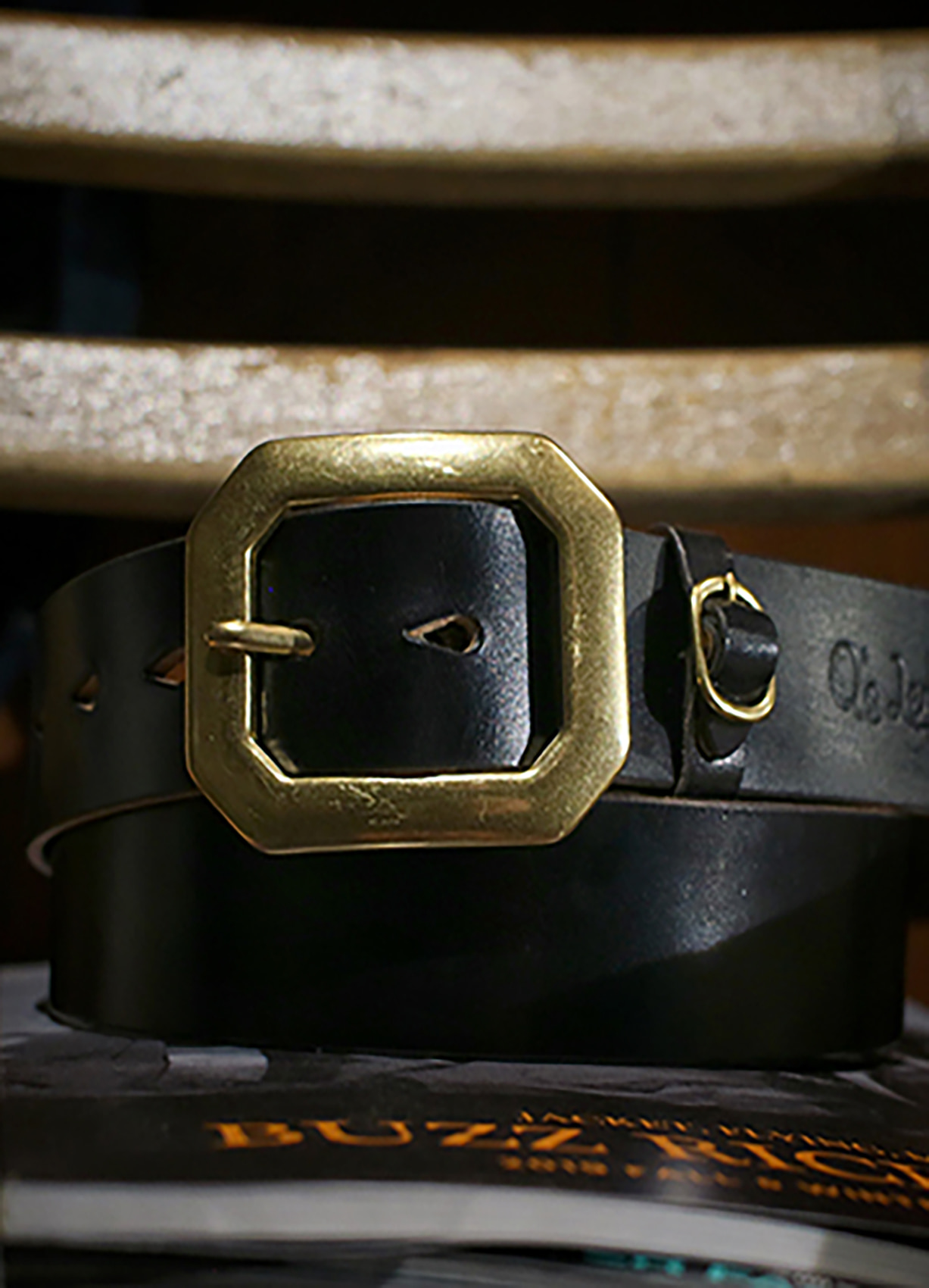 Q&#039;s leather 38mm Octagon brass single pin belt BLACK/BRIDLE